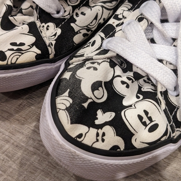 Disney Mickey Mouse Sneakers Black  & White Canvas Size 7 Womens Low Top Lace-Up - Picture 5 of 9